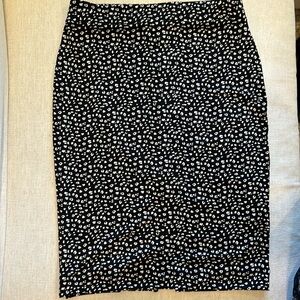 White House Black Market Large Pull on Itty Pencil Skirt